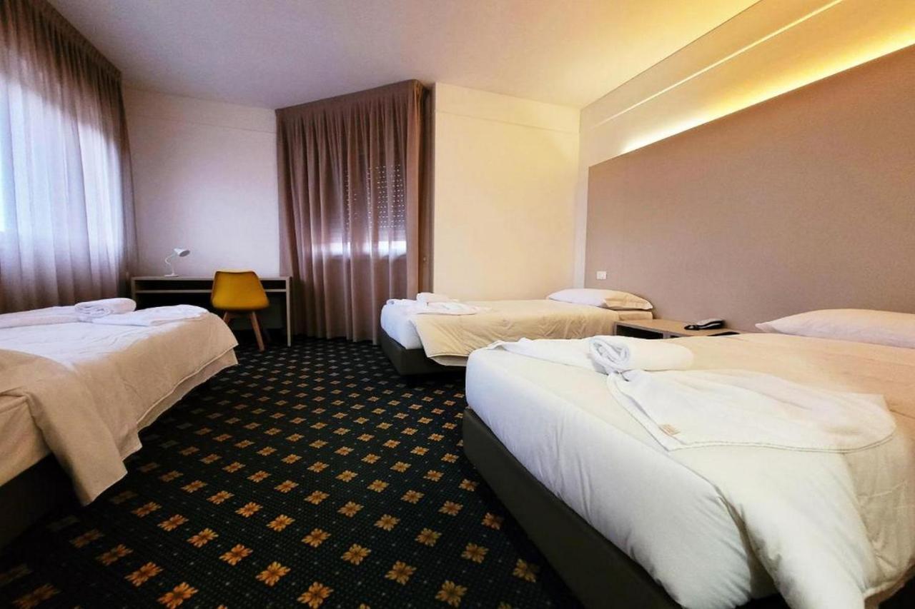 Hotel Azzano Decimo Esterno foto