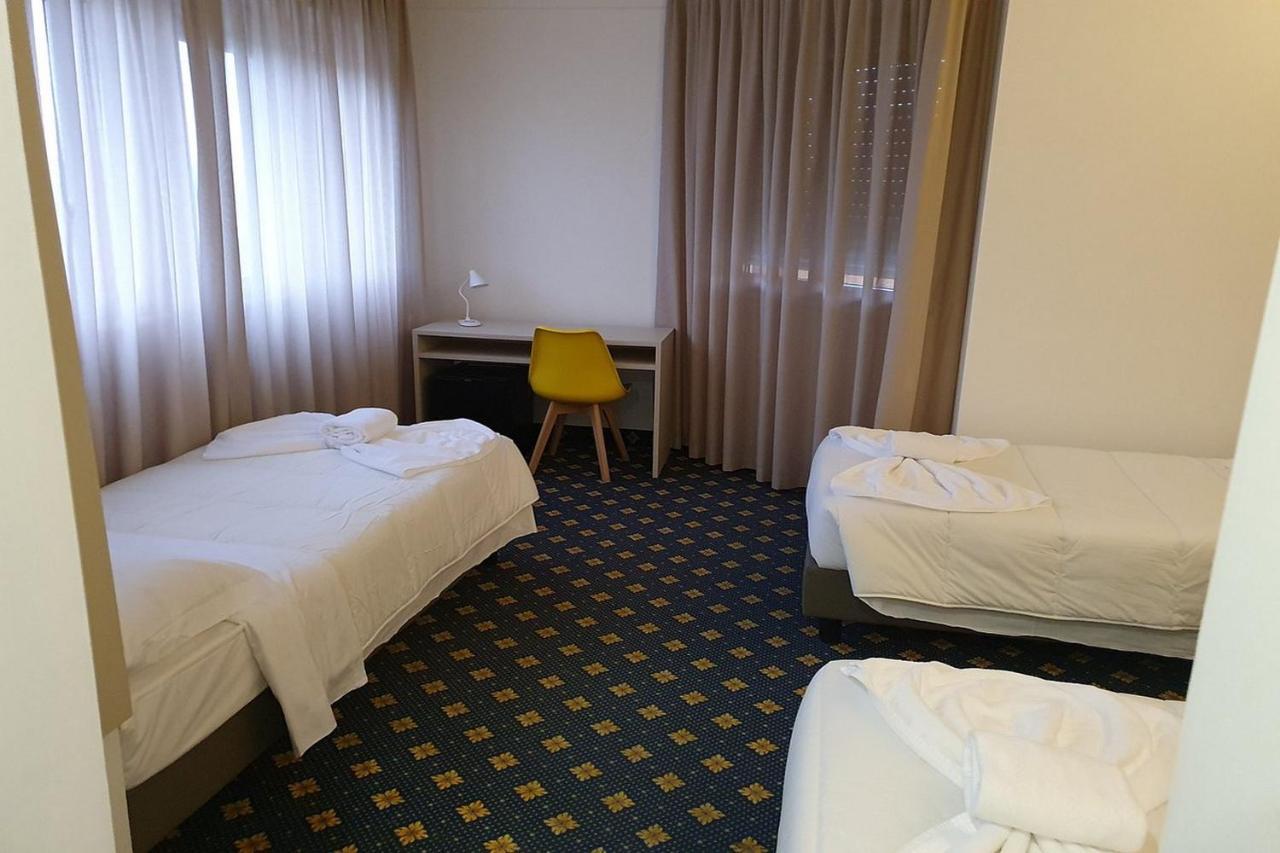 Hotel Azzano Decimo Esterno foto
