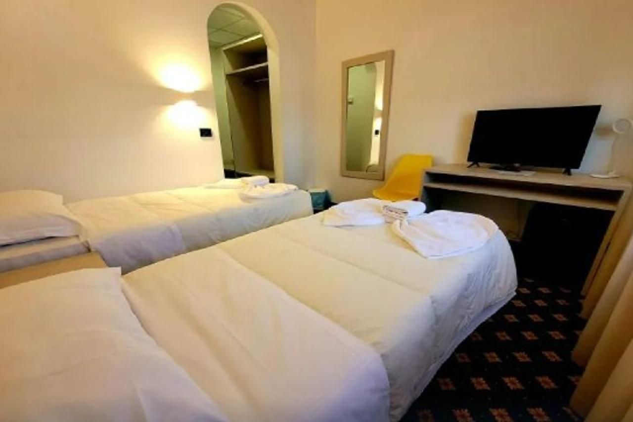 Hotel Azzano Decimo Esterno foto