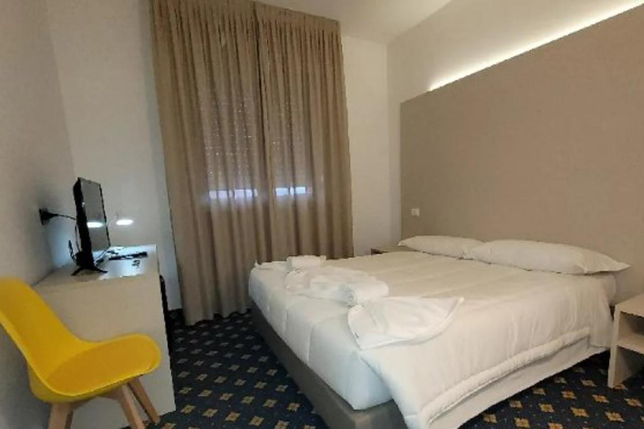 Hotel Azzano Decimo Esterno foto